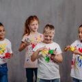 Kindersitze im Test: Welche Modelle bieten 2025 die beste Sicherheit für verschiedene Altersgruppen?