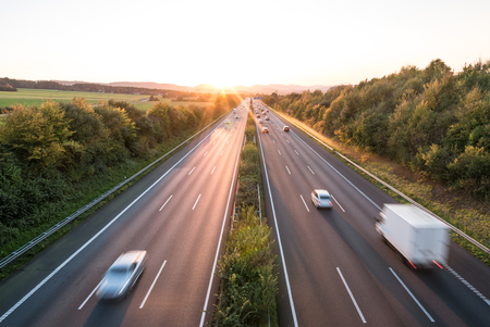 Technik der Zukunft: Welche Innovationen erleichtern das Navigieren und Stauvermeiden auf deutschen Straßen?