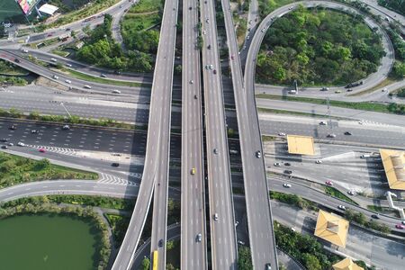 Verkehrsregeln und Bußgelder: Unterschiede auf Autobahnen und Landstraßen