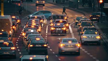 Kontrolle von Abgaswerten und Umweltplaketten: Neue Vorschriften und Strafen ab 2025